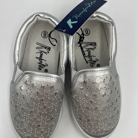 NWT KomfortMe Casual Silver Sneakers size 9 - Picture 5 of 8